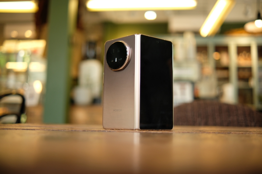 Honor Magic V5 Foldable Wins on Slimness but the Camera Bump Gets in the Way