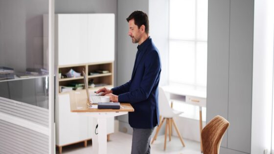 Best Standing Desks in 2026: Stability and Motor Noise Analysis