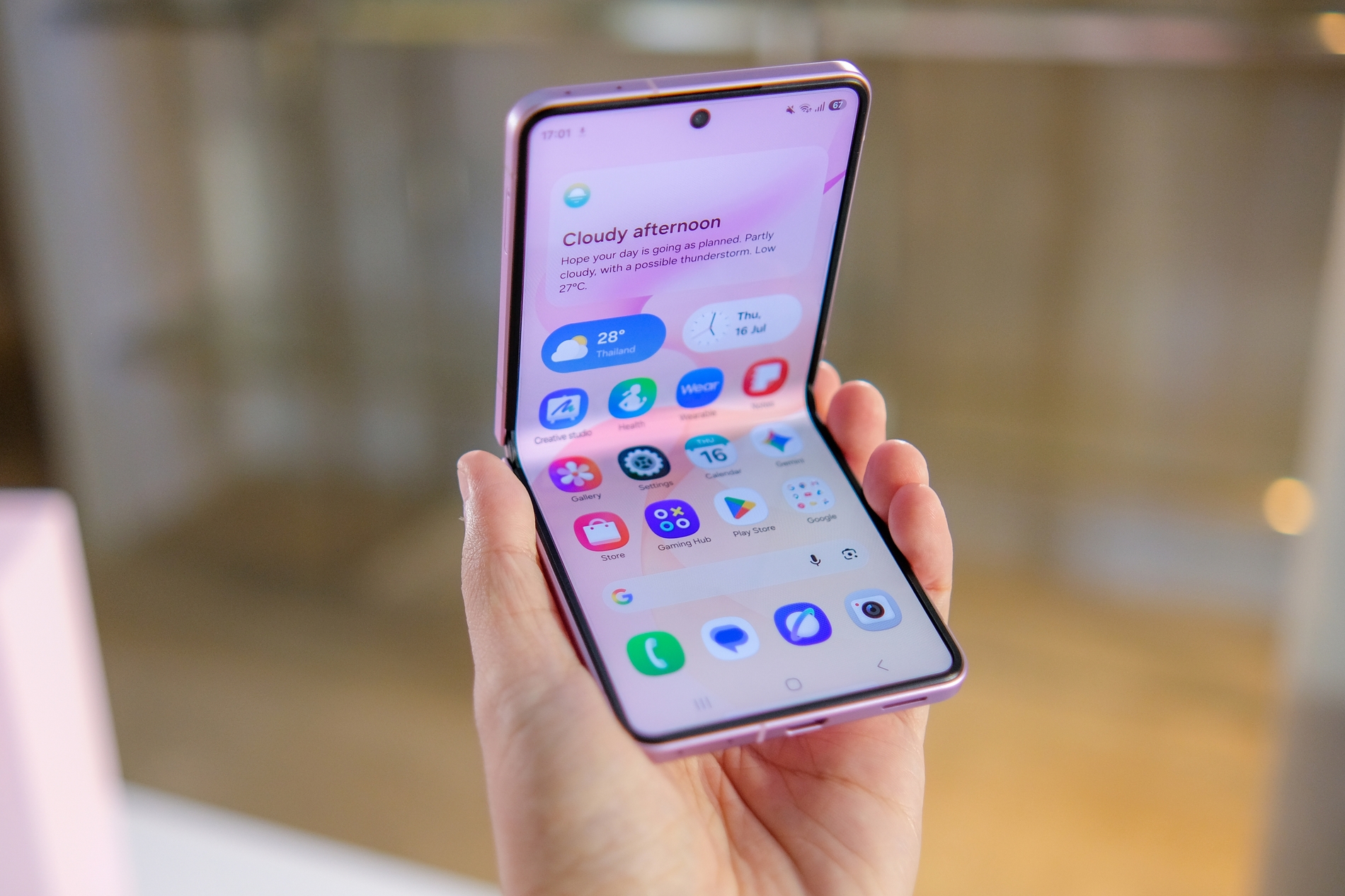 Galaxy Z Flip 8 Main Display