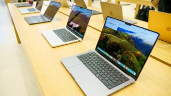 First Look Review of Apple's First Touchscreen MacBook Pro